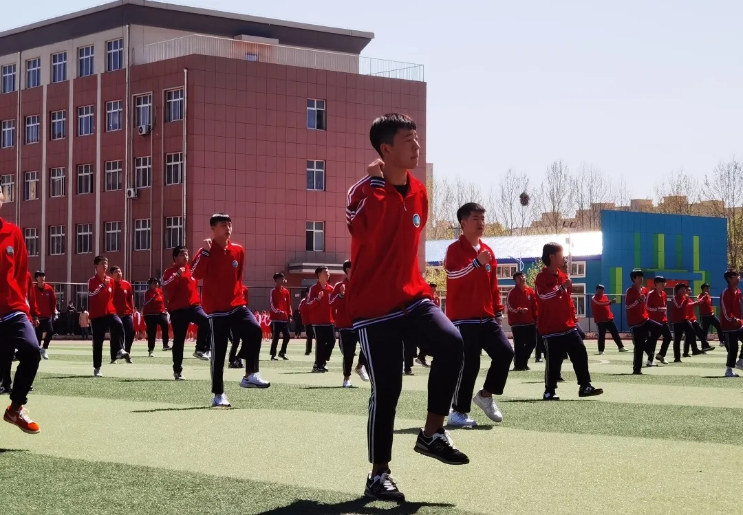 激扬青春竞度风华香河县职教中心2021年春季田径运动会掠影